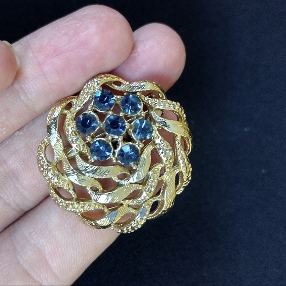 Gold and Blue Gemstone Brooch - Picture 1 of 8